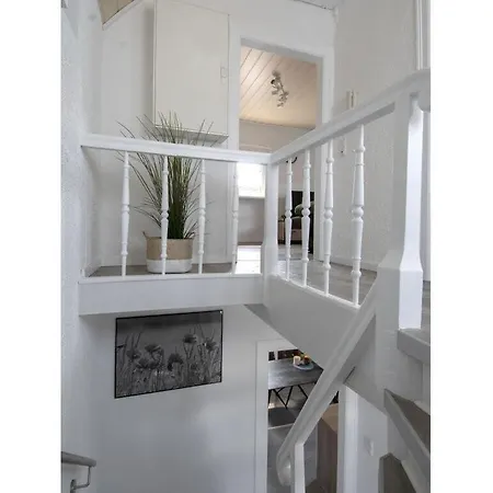 Elas Place Modern Retreat