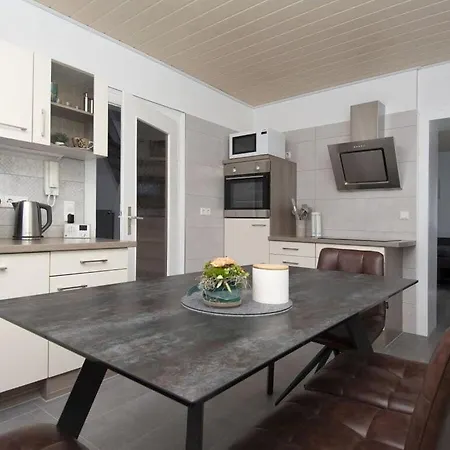 Elas Place Modern Retreat Holiday home